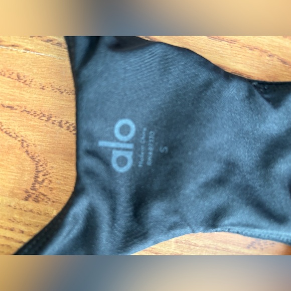 Luxe ALO Yoga bras and leggings bundle - Picture 9 of 11